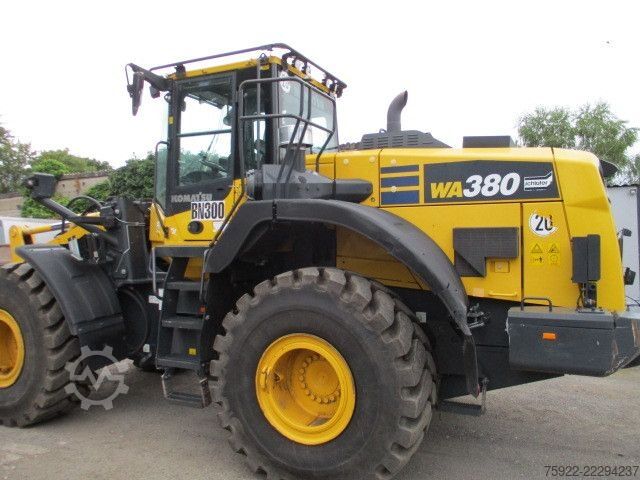 Radlader KOMATSU WA380 1. Hd aus Kommunalbesitz