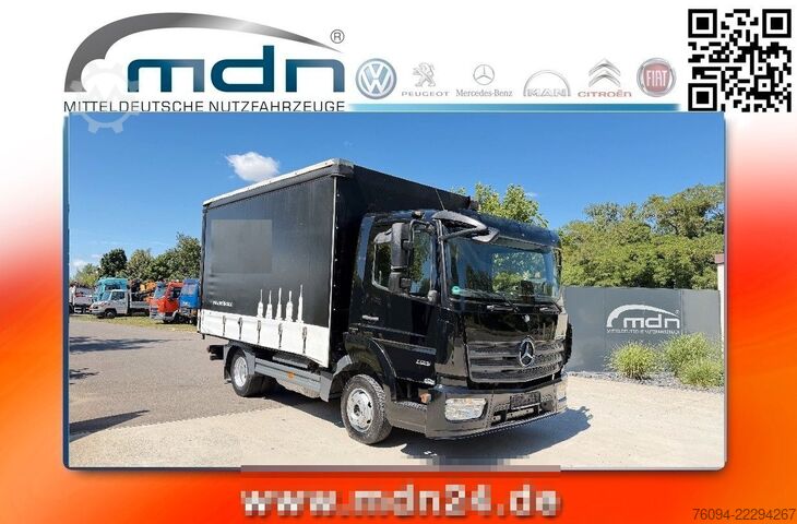 Transportador con plataforma y toldo MERCEDES-BENZ Atego 823 Pritsche Schiebeplane +Edschaverdeck