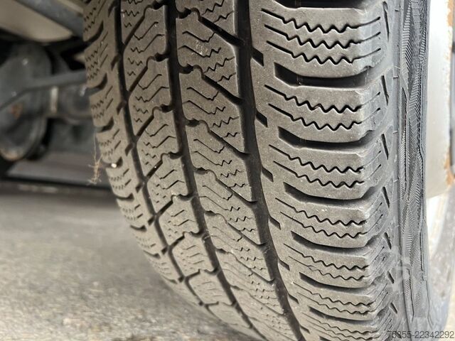 Furgone chiuso IVECO Daily 35S14A Hi-Matic Klima 4,35m Kamera Thermo