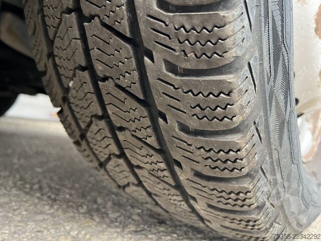 Furgone chiuso IVECO Daily 35S14A Hi-Matic Klima 4,35m Kamera Thermo