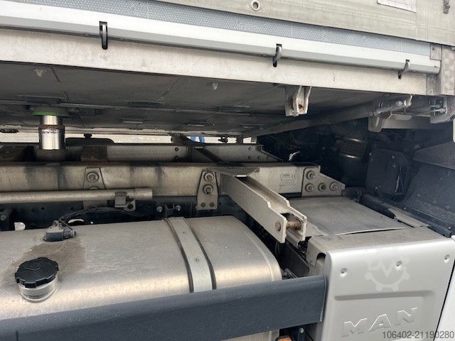 Tipper truck MAN TGX 26.470 6x2-4 BL Zweiseitenkipper mit Hänger