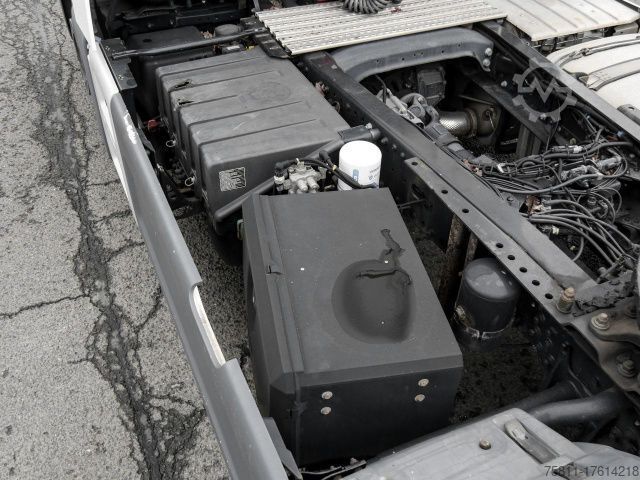 Standard nyergesvontató MAN TGX 18.500 4x2 + SKIRTS + FRIDGE + RETARDER ZV