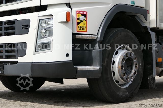 Camion cu platformă și prelată VOLVO FM 300 Pritsche Plane Edscha LBW