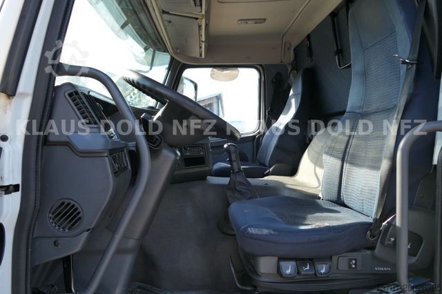 Camion cu platformă și prelată VOLVO FM 300 Pritsche Plane Edscha LBW