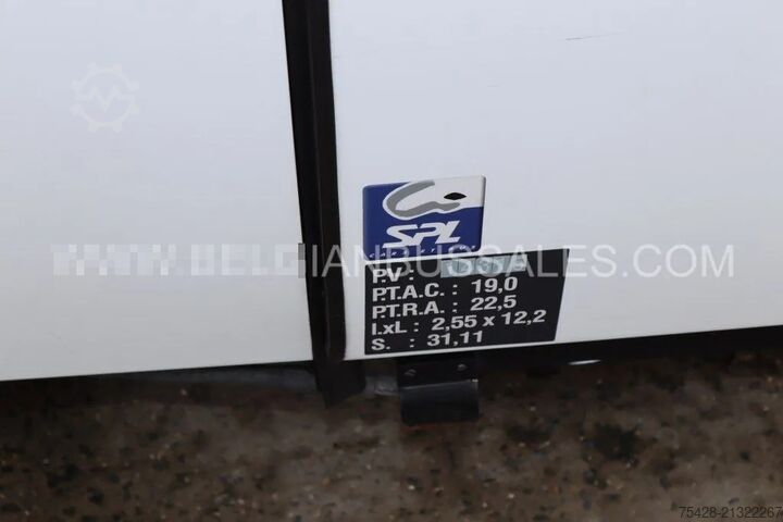 Távolsági autóbusz Iveco Magelys/ lift/ 13m