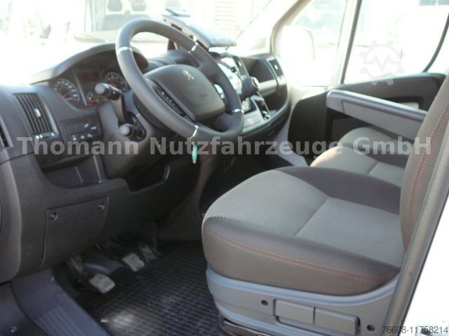 Vrachtwagen met bakwagen PEUGEOT Boxer Koffer Möbelkoffer 4600 Lang 2400 Hoch