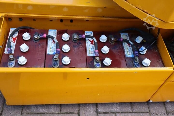 Przegubowa teleskopowa platforma robocza Snorkel A38E Electric, 13.5m Working Height, 6.1m Reach, 2