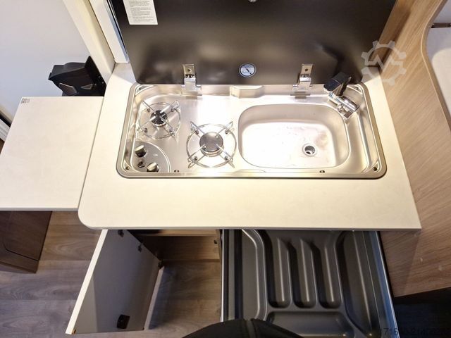 Half-integraal camper CARADO V 347