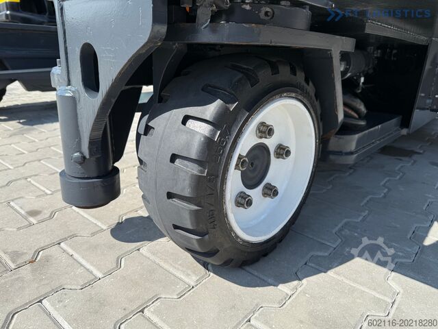 Négymenetes targoncá Combilift C5000E / TRIPLEX 8300MM WIDE POSITIONER