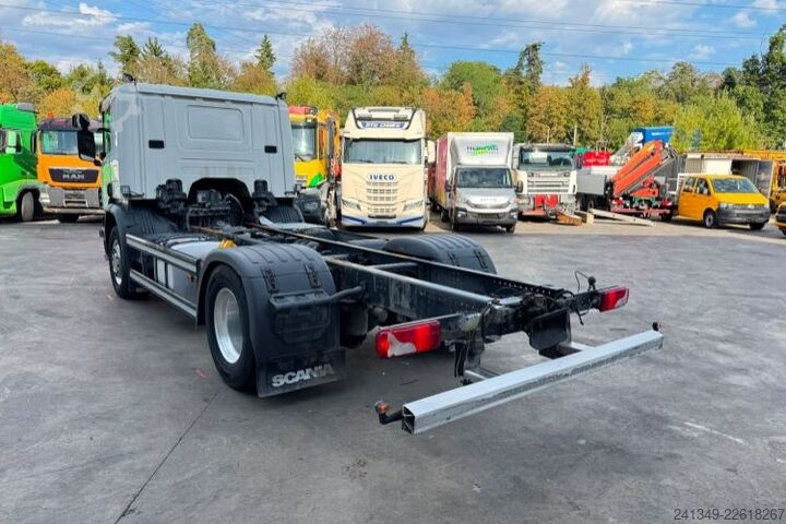Chassi de caminhão SCANIA P450 4x2
