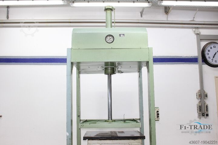 Hidraulikpresse / Hidraulična presa Lechner ST USTIA