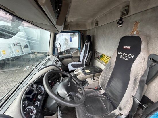 Φορτηγό πλατφόρμα με μουσαμά DAF LF 55.250 PLANE MIT LBW, MANUAL, E5