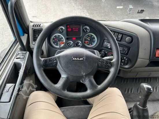 Φορτηγό πλατφόρμα με μουσαμά DAF LF 55.250 PLANE MIT LBW, MANUAL, E5