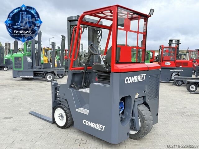 Empilhadeira multidirecional Combilift CB4000 GAS TRIPLEX 5200 FREE-LIFT