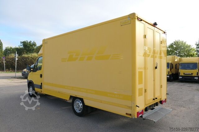 Vrachtwagen met bakwagen iveco Daily 35 S11 C30C AUTOMATIK KAMERA Regale LUFT DURCHGANG