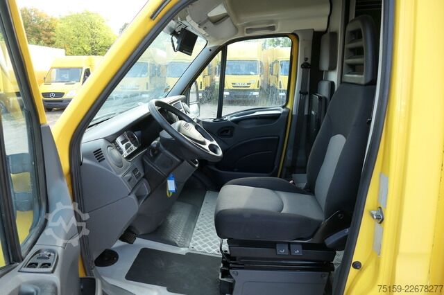 Vrachtwagen met bakwagen iveco Daily 35 S11 C30C AUTOMATIK KAMERA Regale LUFT DURCHGANG