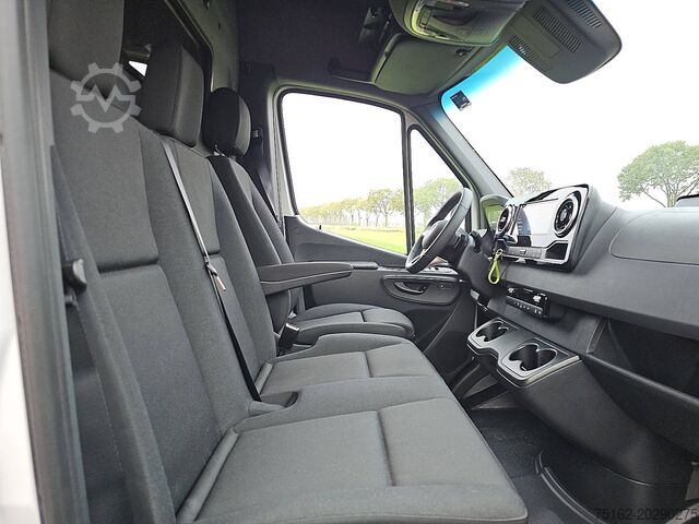 Bestelauto MERCEDES-BENZ ESPRINTER 320 L2H2 81kWh Nieuw