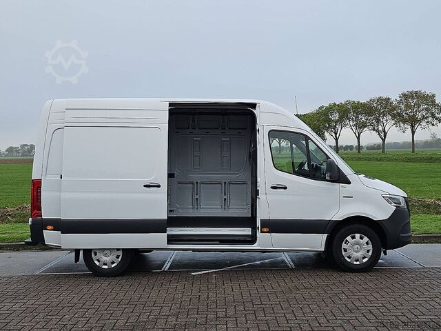 Bestelauto MERCEDES-BENZ ESPRINTER 320 L2H2 81kWh Nieuw