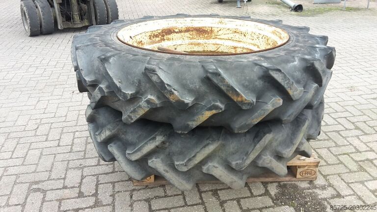 Koło z oponą Pirelli 