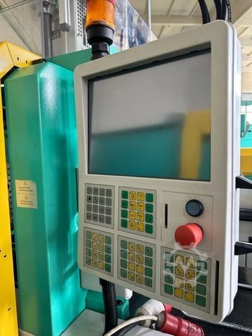 Macchina per stampaggio a iniezione Arburg 370S 700-100/100