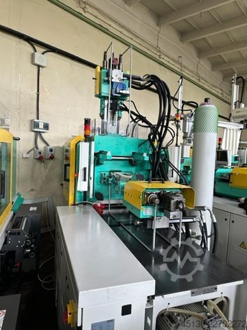 Macchina per stampaggio a iniezione Arburg 370S 700-100/100