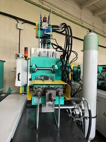 Macchina per stampaggio a iniezione Arburg 370S 700-100/100