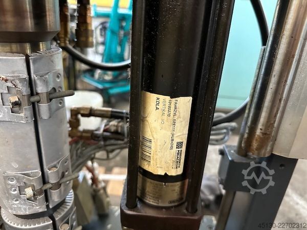 Máquina de moldeo por inyección FERROMATIK MILACRON K110D-S/2F / 2K