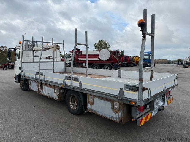 Camião de plataforma MAN TGL 10.180 4x2 Flatbed 6,,80 m. Euro 3