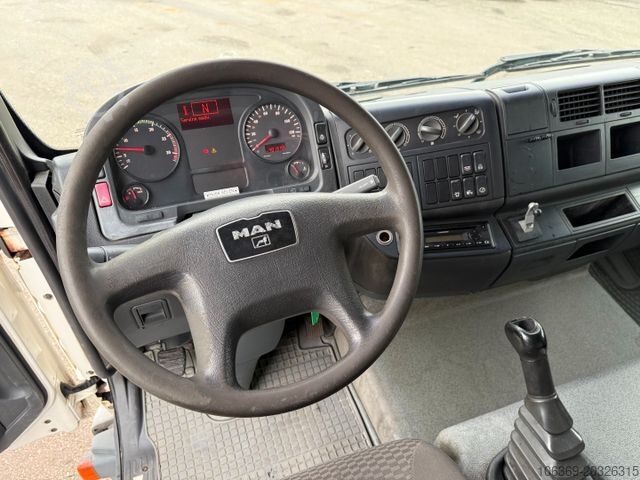 Camião de plataforma MAN TGL 10.180 4x2 Flatbed 6,,80 m. Euro 3