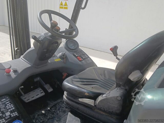 Arazi forklift Manitou MC18.2 D