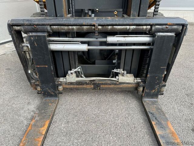 Diesel vorkheftruck UniCarriers Y1D2A25H - nur 1316 Stunden !!!!