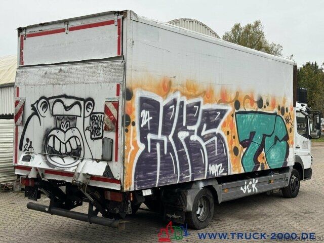 Transporter mit Koffer Mercedes-Benz Atego 816 Ladebordwand 1.000Kg 3 Sitzer