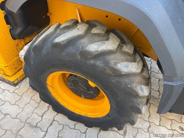 Hjullæsser JCB 3CX Compact / 2022 BJ / Hammer + Schaufeln