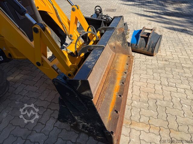 Hjullæsser JCB 3CX Compact / 2022 BJ / Hammer + Schaufeln
