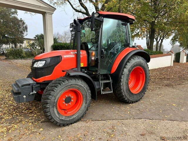 Hofschlepper Kubota M4062 Hydraulic Shuttle mit Rasenbereifung