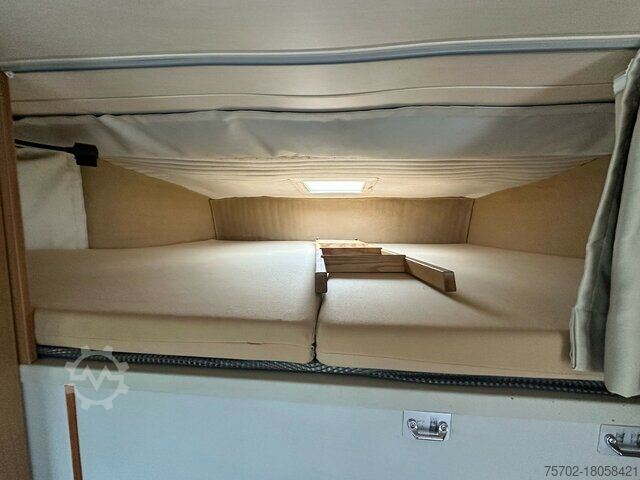 Szarvasmarha-szállító teherautó Mercedes-Benz Actros 2544 6 Pferde + Kiste Popout