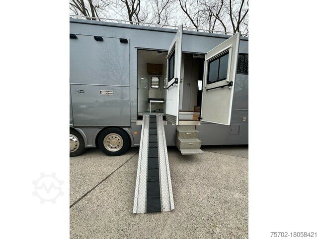 Szarvasmarha-szállító teherautó Mercedes-Benz Actros 2544 6 Pferde + Kiste Popout