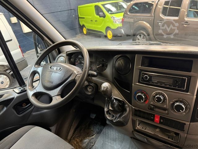 Dobozos furgon IVECO Daily 35C15 3,0 Liter Kasten L2 H2 AHK 3,5T