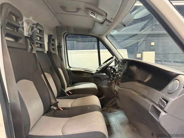 Magas tetős furgon IVECO Daily 35C15 3,0 Liter Kasten L2 H2 AHK 3,5T