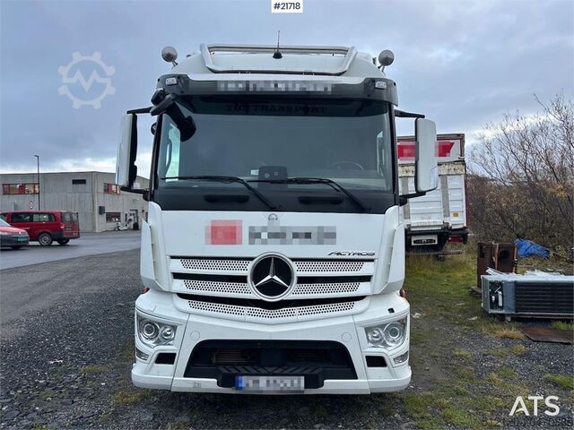 Resväska Mercedes-Benz Actros 1835 box truck w/ Full side opening, genera