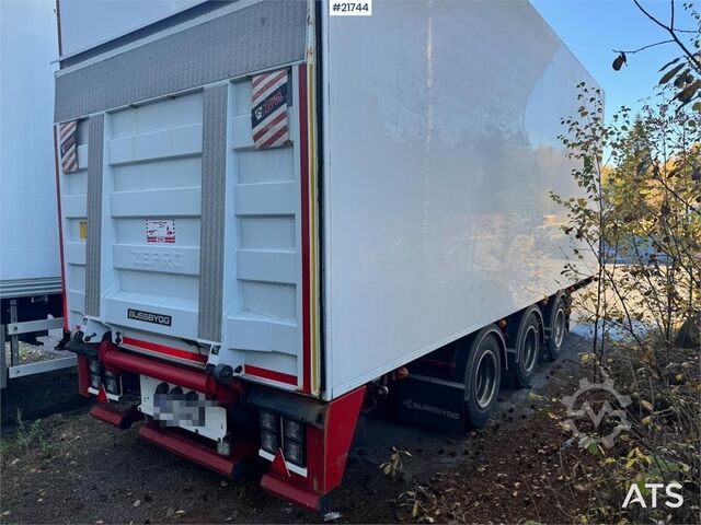 Remolque tipo box HFR con apertura lateral completa. HFR Box trailer w/ Full Side Opening.