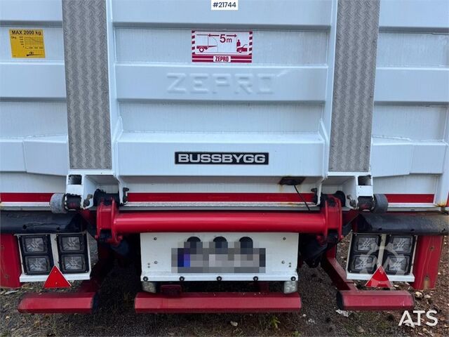 Remolque tipo box HFR con apertura lateral completa. HFR Box trailer w/ Full Side Opening.