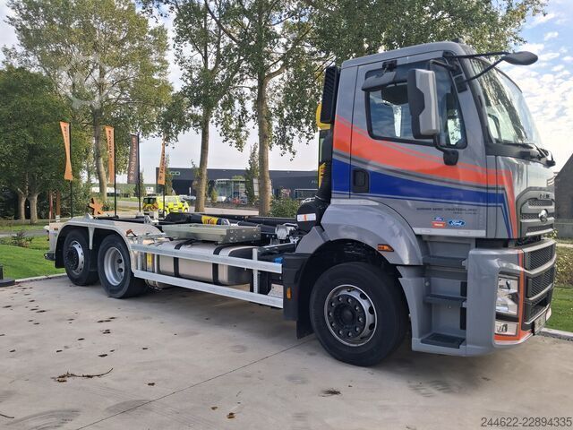 Camion benne à bras amovible Ford F-Line 6x2 containerhaak