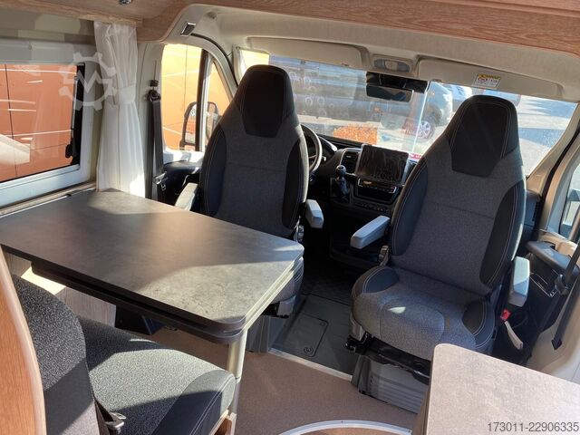 Camper van PÖSSL Vario 545 Premium Markise 5-Sitzer