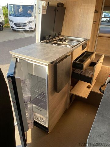 Camper van PÖSSL Vario 545 Premium Markise 5-Sitzer