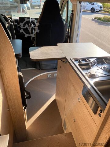 Camper van PÖSSL Vario 545 Premium Markise 5-Sitzer