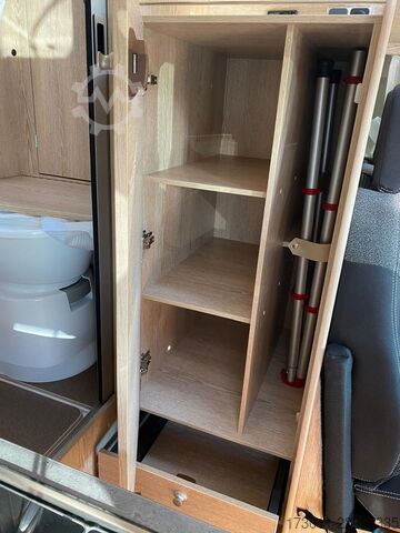 Camper van PÖSSL Vario 545 Premium Markise 5-Sitzer