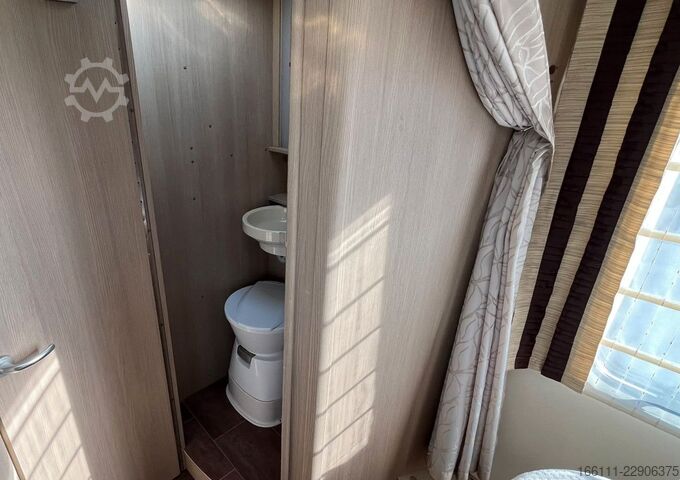 Poluintegrisani kamper BÜRSTNER Ixeo T 734 - Hub/Queensbett - Klima -