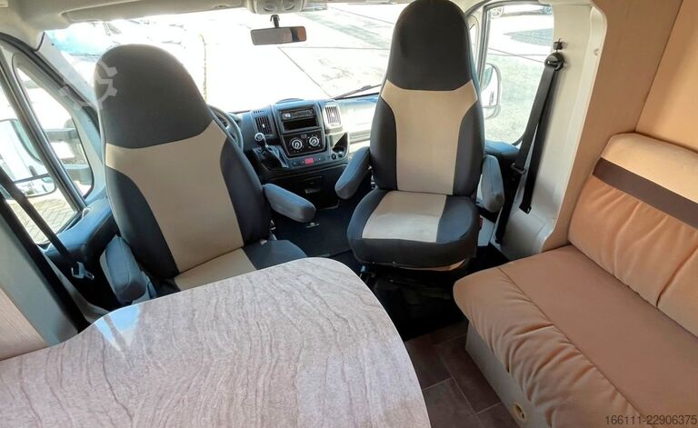 Poluintegrisani kamper BÜRSTNER Ixeo T 734 - Hub/Queensbett - Klima -