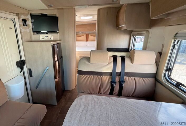 Poluintegrisani kamper BÜRSTNER Ixeo T 734 - Hub/Queensbett - Klima -